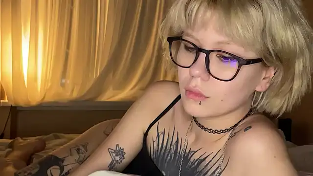 naughtylayla66 online show from May 30, 6:16 pm