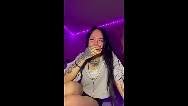Greeneyedlauren online show from May 30, 7:32 pm