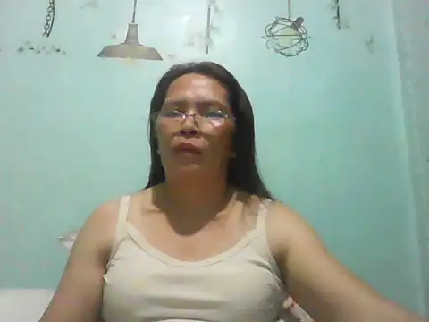 momshe2026 online show from June 12, 4:26 pm