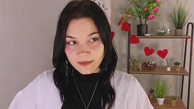 Veronica McKinney online show from May 25, 12:04 pm