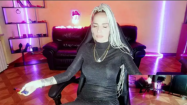 Monicamaxwell online show from May 30, 12:03 pm