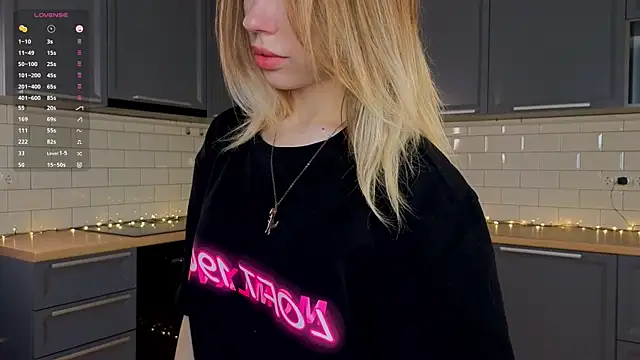 BlondeKelly online show from May 24, 3:55 pm