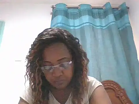 peacechloe online show from June 25, 11:45 am