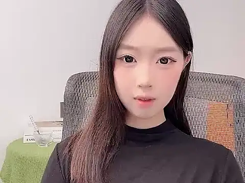Yoyo33355 online show from May 26, 3:28 am