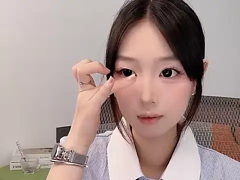 Yoyo33355 online show from May 28, 3:04 am