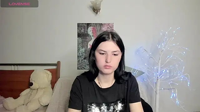 Kira Devi online show from May 27, 7:11 pm