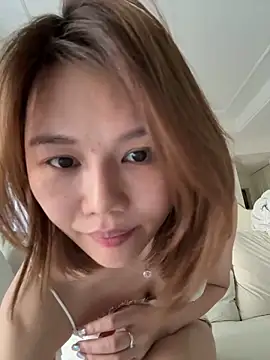 asdf00111 online show from May 31, 11:16 am