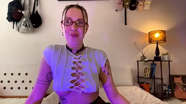 EvelynCharm  online show from May 31, 11:05 am