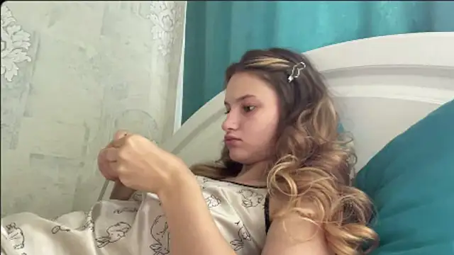 HeIen cute online show from July 17, 6:18 am