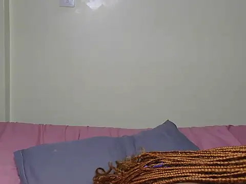 petite cee online show from June 19, 9:46 am