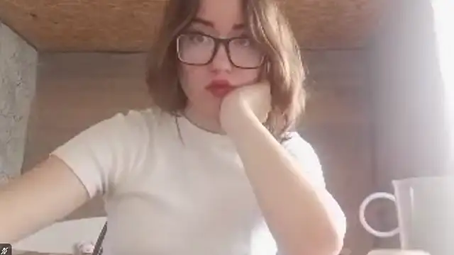 OliviaMoment online show from June 29, 10:15 am