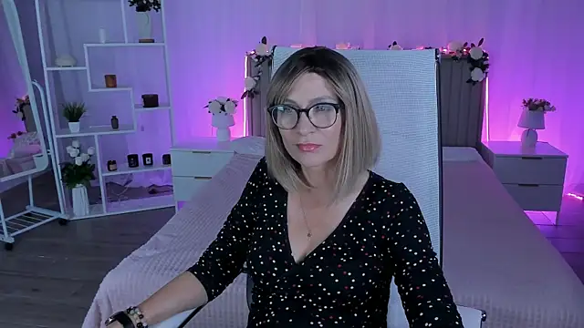 LioraVale online show from July 13, 1:23 pm