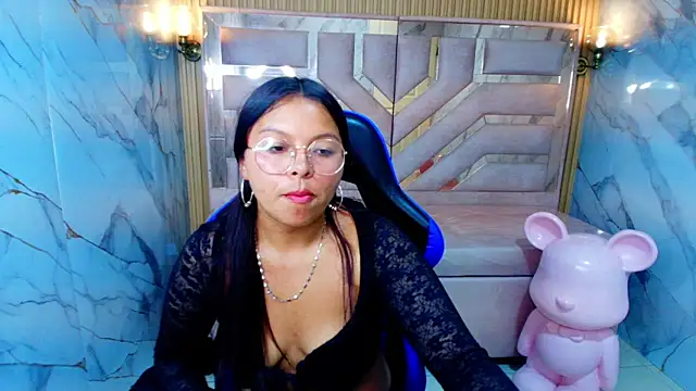sophy r online show from June 3, 9:09 pm