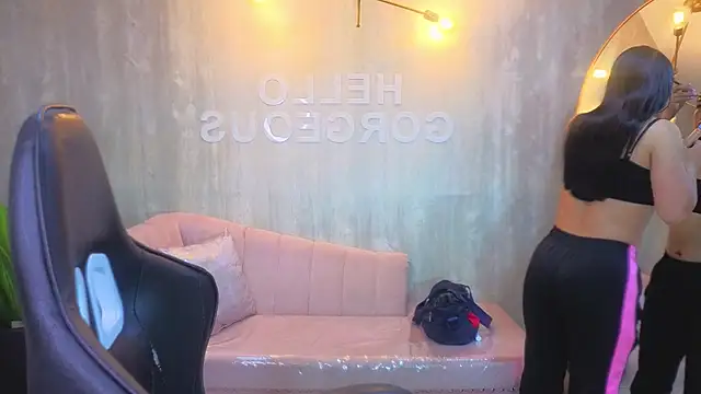 lia x a online show from July 10, 1:33 pm