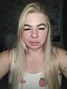 LunaBounty  online show from June 4, 8:24 pm