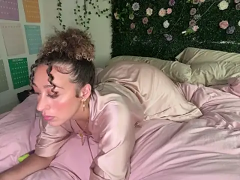 LyraCovee online show from June 7, 2:40 am