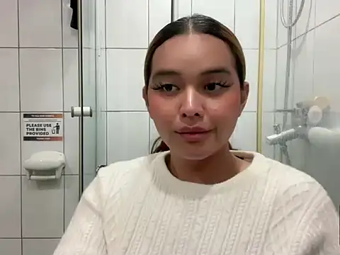 urhottestgurl online show from June 17, 6:48 am