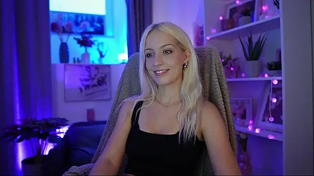 Lucy Cutie  online show from July 18, 6:10 pm