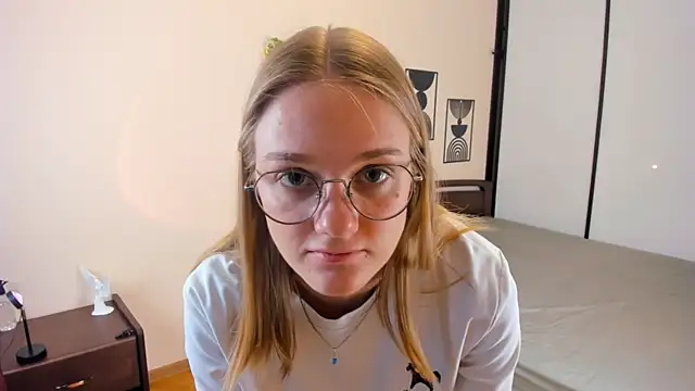 FemMantis online show from June 25, 7:46 am