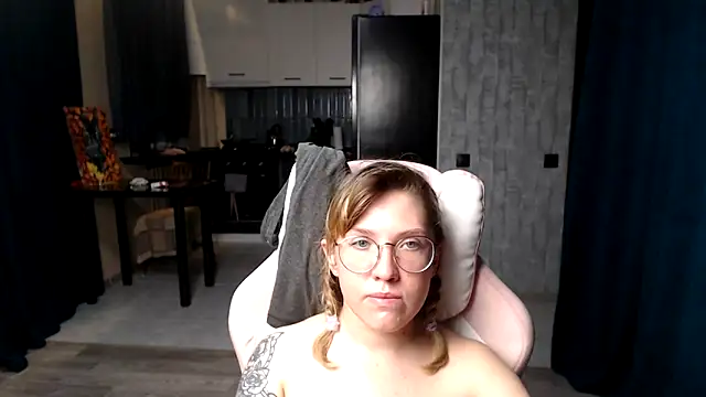 Snapshot of Reginasmilee chatting on September 10, 12:21 am Reginasmilee online show from September 10, 12:21 am