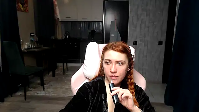 Reginasmilee online show from April 6, 3:28 am