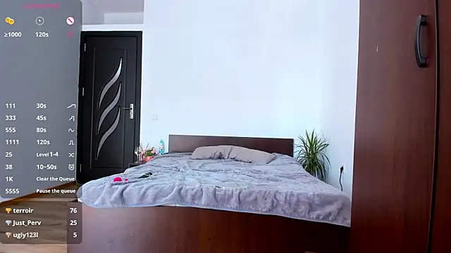 MiaFlowerss online show from July 7, 6:47 am