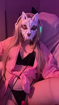 lili qilli online show from July 2, 3:23 am