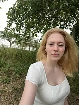 CarlottaRose online show from July 1, 12:37 pm