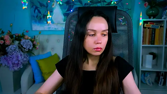 OliviaWeles online show from July 8, 8:16 am