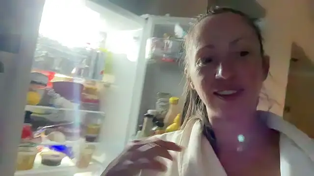 Cupcakes420 online show from July 1, 12:04 pm