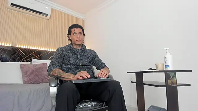 Damian romanoff  online show from July 21, 3:02 pm
