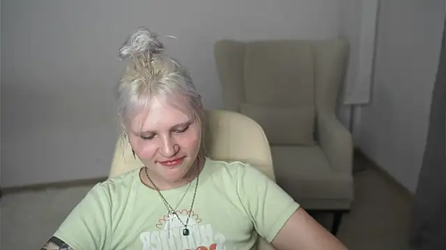 EstherFilteau online show from July 3, 11:49 am