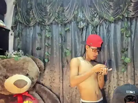 hot guys23 online show from July 11, 9:04 pm