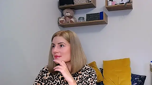 alisenties online show from September 17, 2:15 pm