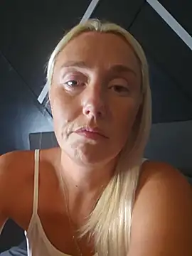 NaughtyMrsK26 online show from July 19, 9:28 pm