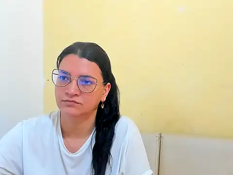 MARILYN GARCIA online show from April 5, 3:33 pm