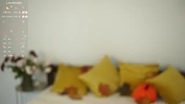 Snapshot of LitleSun chatting on October 20, 9:56 am LitleSun online show from October 20, 9:56 am