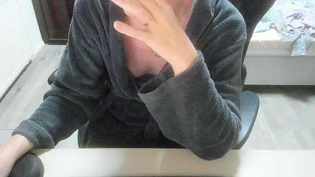 minoesje37 online show from January 5, 8:45 pm