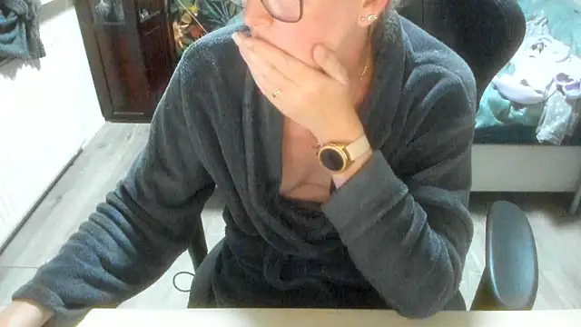 minoesje37 online show from December 21, 8:35 pm