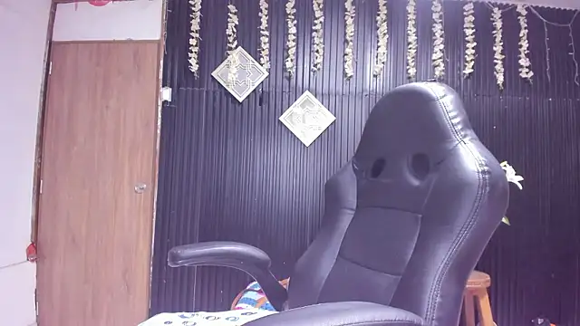 lalanaughty online show from January 6, 10:52 am