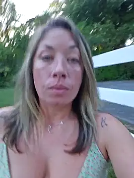 Snapshot of _NinaLuvSins_ chatting on September 28, 10:15 pm NinaLuvSins online show from September 28, 10:15 pm