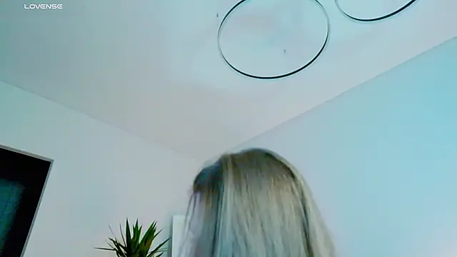 Miss Magic Eyes  online show from February 24, 5:17 am