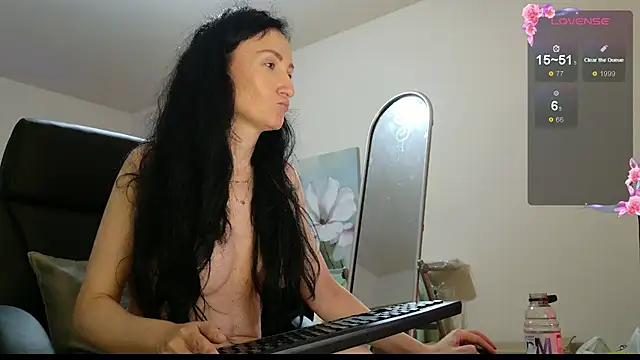 Snapshot of lara_heaven chatting on October 15, 9:45 am lara heaven online show from October 15, 9:45 am