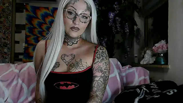 RoxxyInk online show from October 20, 9:40 pm