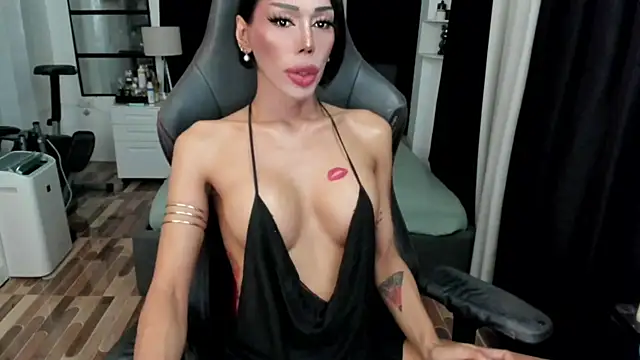 Forever MissCandace online show from April 17, 2:30 pm