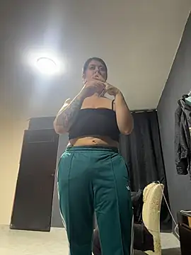 emilyjohanson online show from April 18, 9:45 am