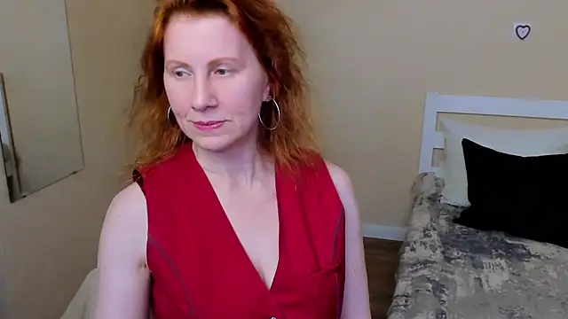 Snapshot of FoxySophia chatting on October 1, 2:38 am FoxySophia online show from October 1, 2:38 am