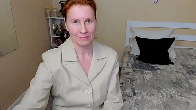 Snapshot of FoxySophia chatting on September 30, 2:28 am FoxySophia online show from September 30, 2:28 am
