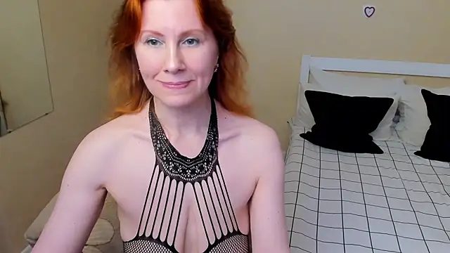 Snapshot of FoxySophia chatting on September 19, 3:49 am FoxySophia online show from September 19, 3:49 am