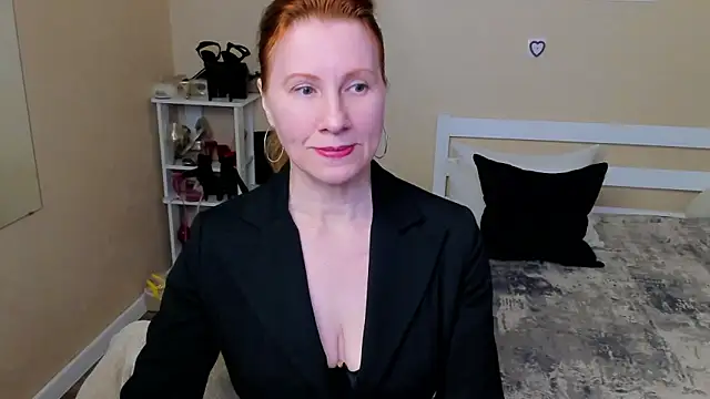 Snapshot of FoxySophia chatting on October 2, 3:55 am FoxySophia online show from October 2, 3:55 am